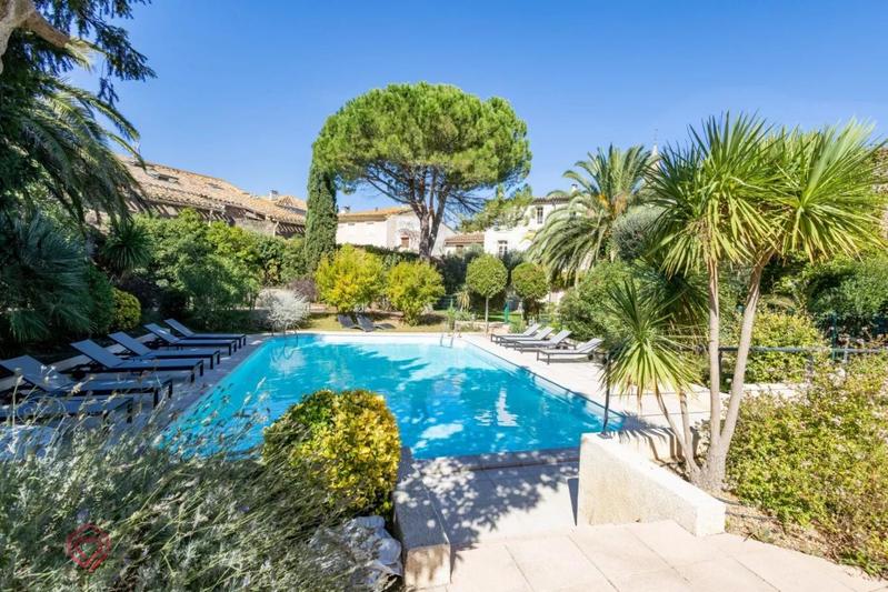 Maison de maîtres - 540 m² - 13 pièces