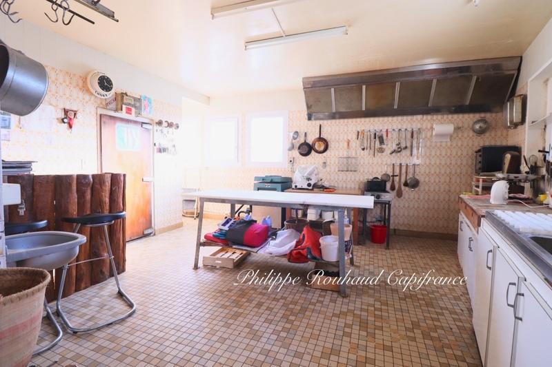 Maison - 420 m² - 17 pièces