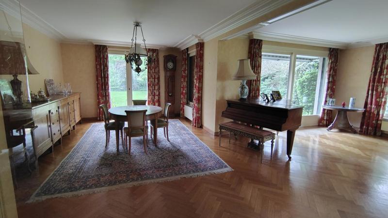 Maison - 300 m² - 10 pièces