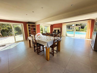 Villa - 185 m² - 8 pièces