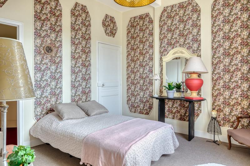 Maison - 233 m² - 12 pièces