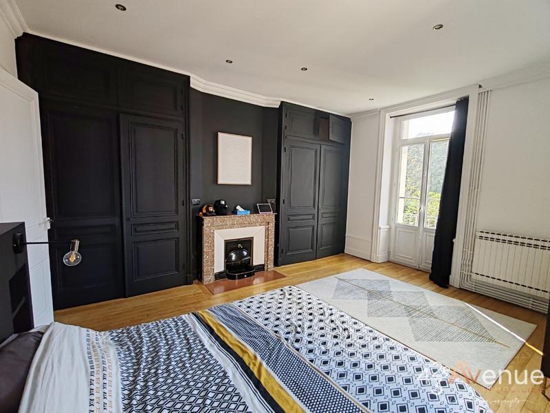 Appartement - 99 m² - 3 pièces