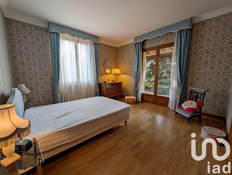 Maison - 213 m² - 9 pièces