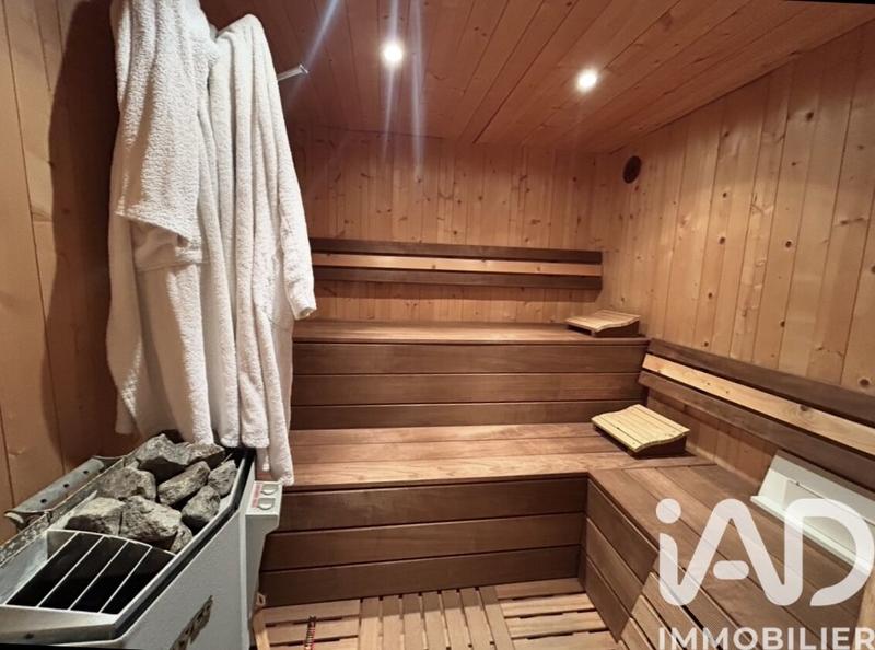 Maison - 185 m² - 8 pièces