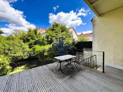 Maison - 204 m² - 9 pièces