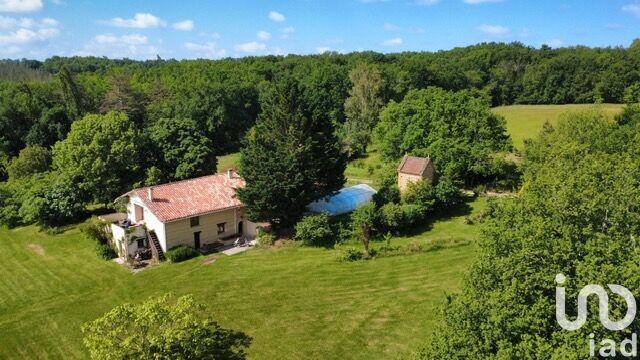 Maison - 370 m² - 8 pièces