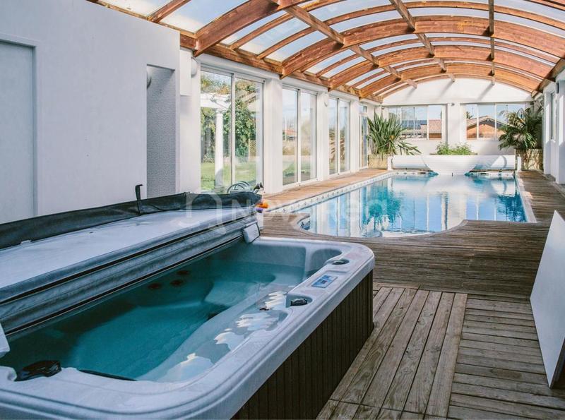 Maison - 644 m² - 17 pièces