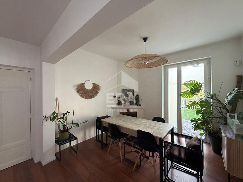 Maison - 215 m² - 8 pièces