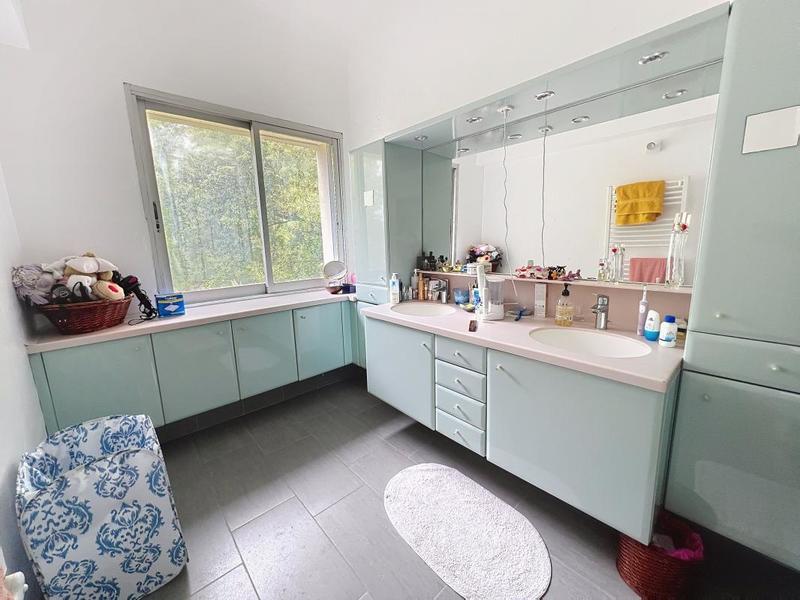 Maison - 245 m² - 6 pièces