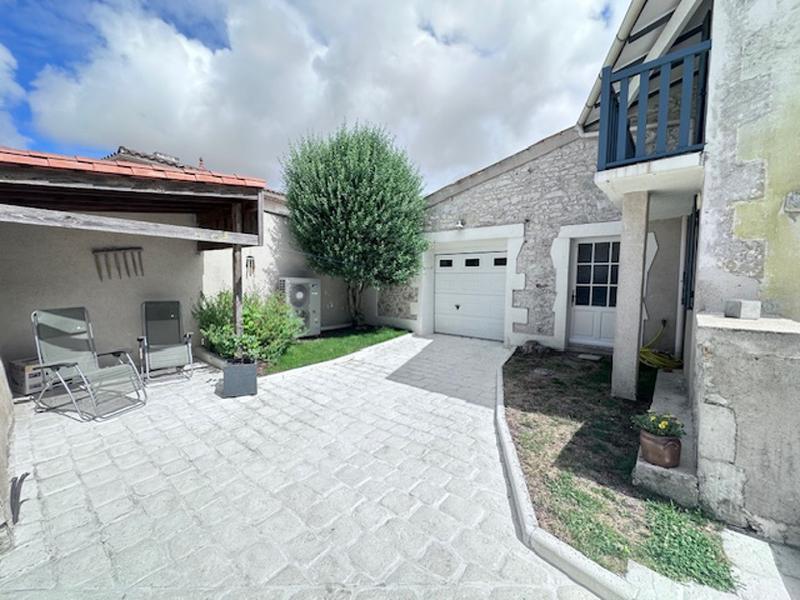 Maison - 180 m² - 8 pièces