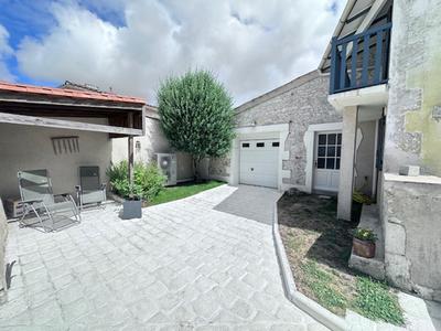 Maison - 180 m² - 8 pièces