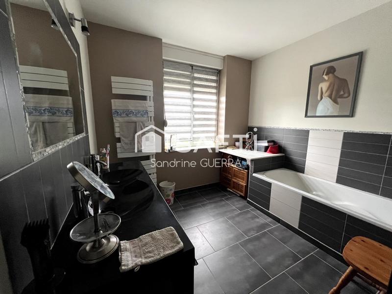 Maison - 227 m² - 9 pièces