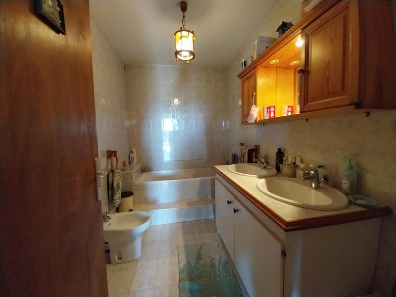 Maison - 239 m² - 8 pièces