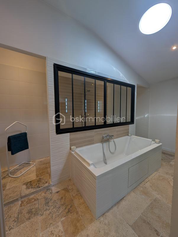 Maison - 302 m² - 8 pièces