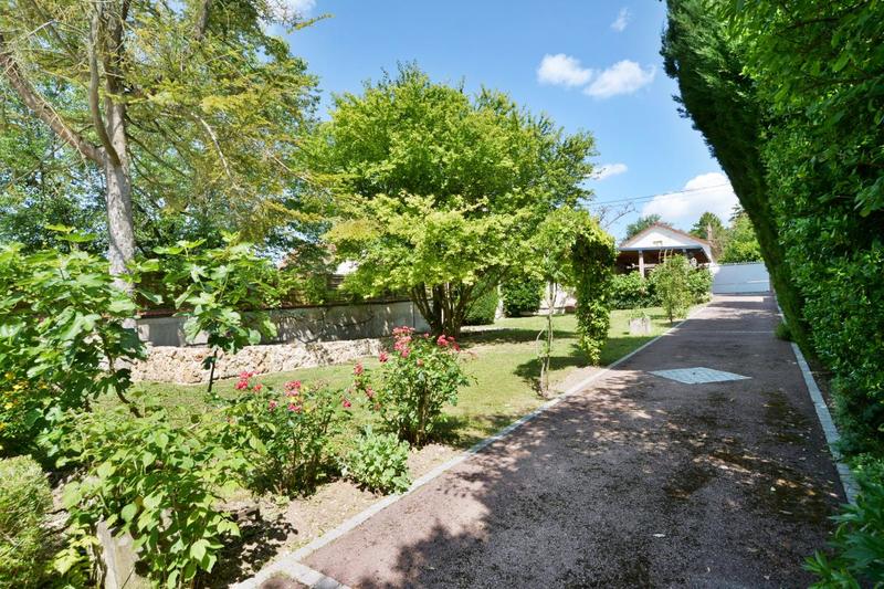 Maison - 180 m² - 8 pièces