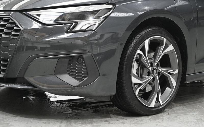 Audi A3 sportback 40 TFSIe 204 s-Line Hybride Rechargeable / Apple Carplay Android Auto Coffre Elec Jantes 18"