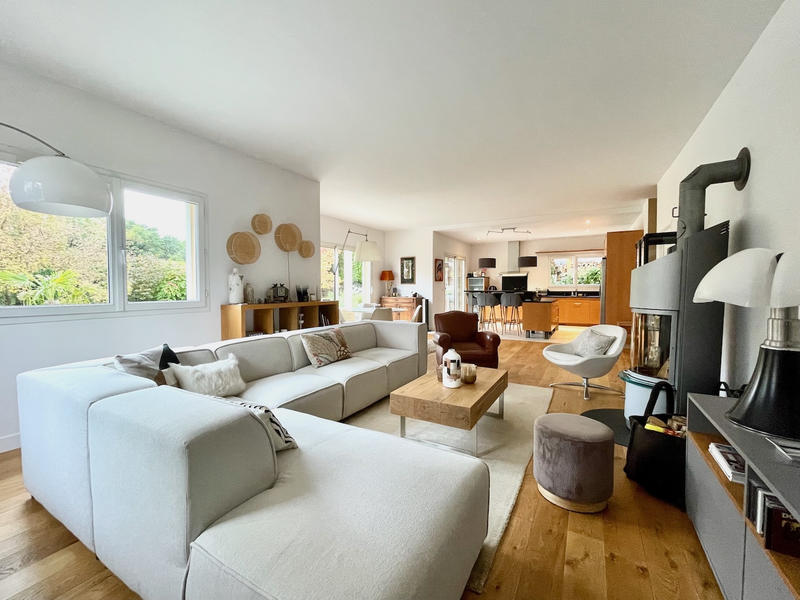 Maison - 230 m² - 7 pièces