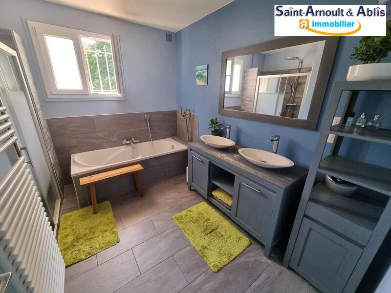 Maison traditionnelle - 160 m² - 7 pièces