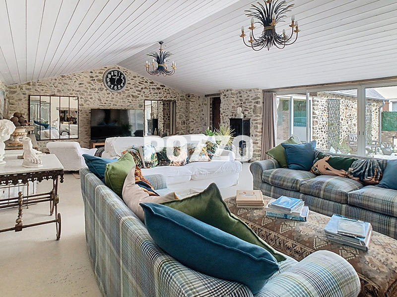 Maison - 277 m² - 6 pièces