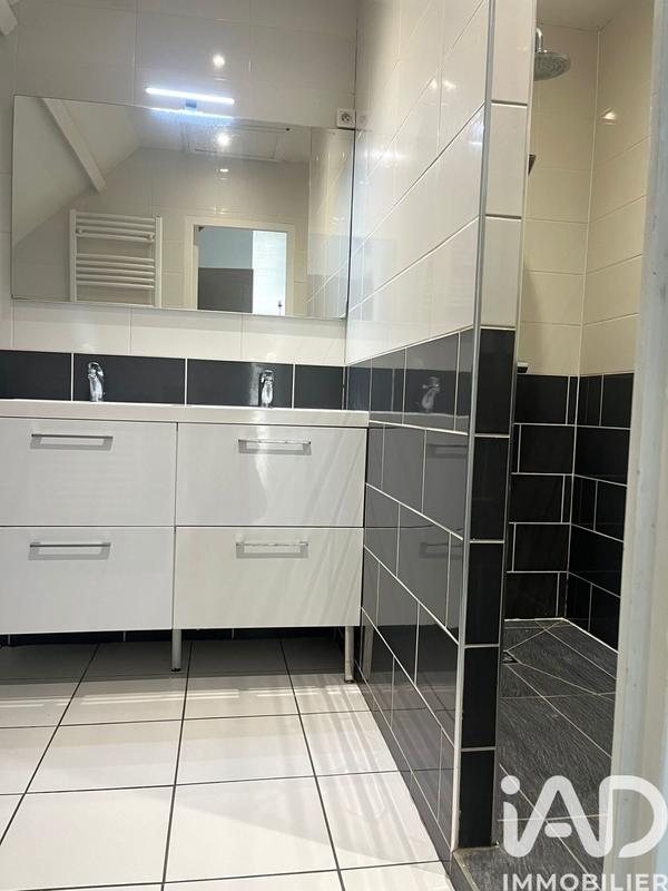 Maison - 246 m² - 9 pièces