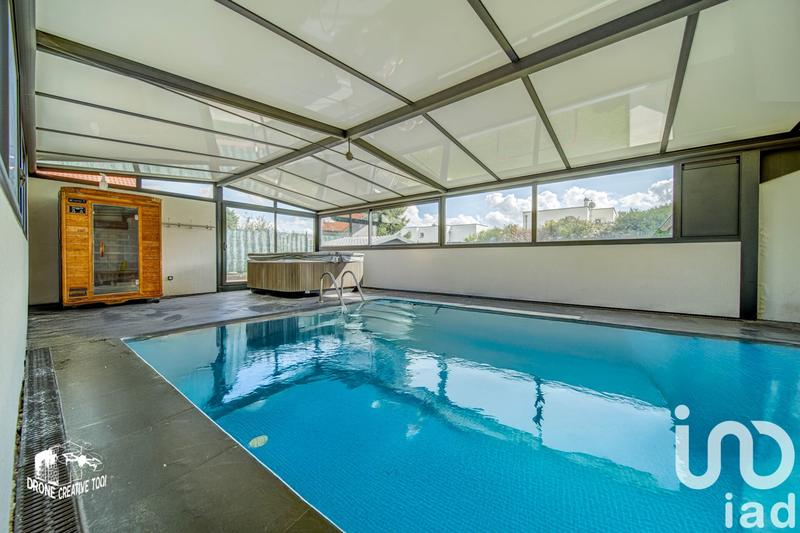 Maison - 230 m² - 7 pièces