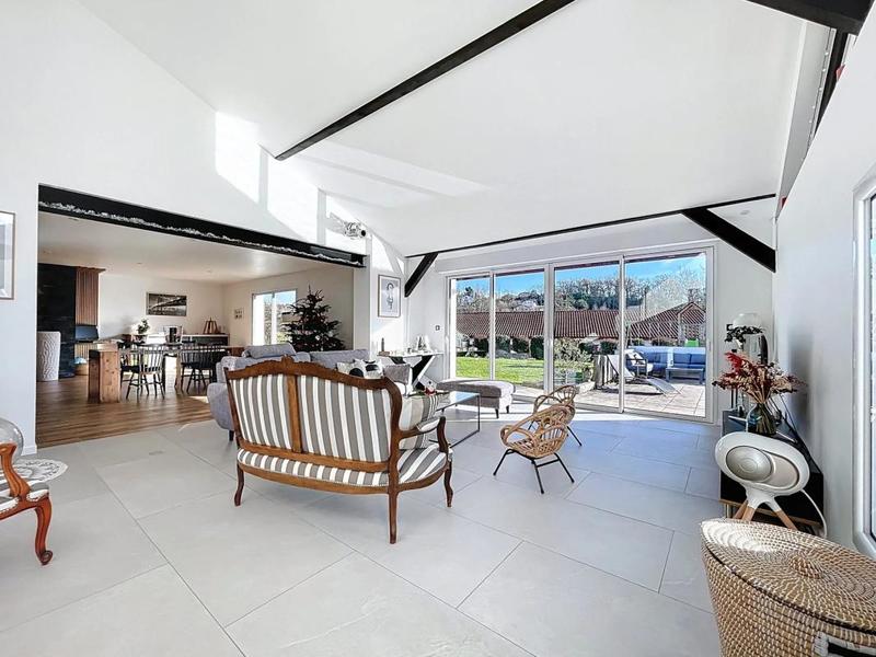 Maison - 183 m² - 5 pièces