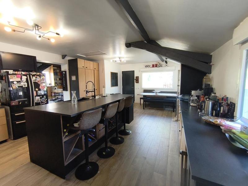 Demeure - 222 m² - 6 pièces