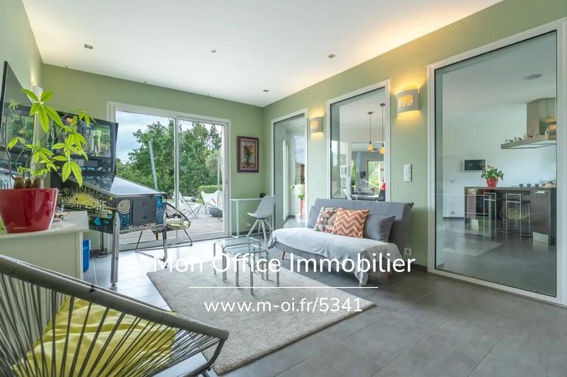 Maison - 260 m² - 8 pièces