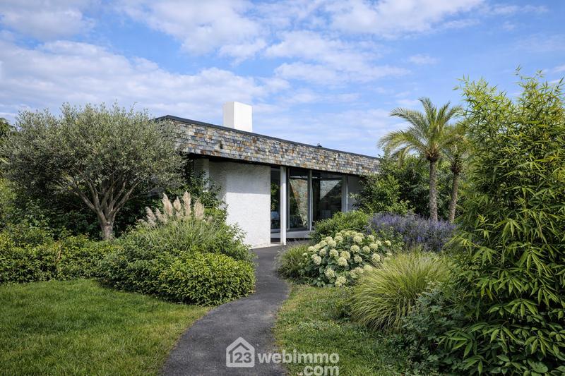 Maison - 234 m² - 8 pièces