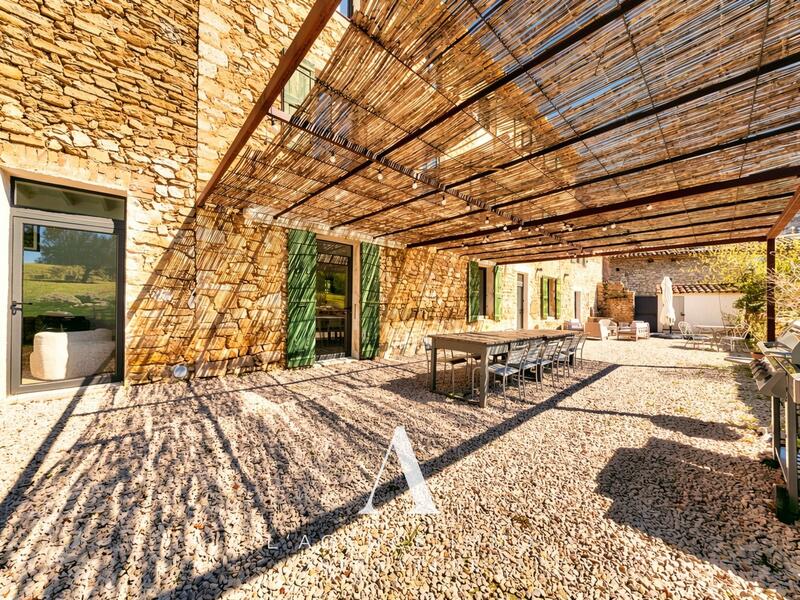 Mas - 340 m² - 11 pièces