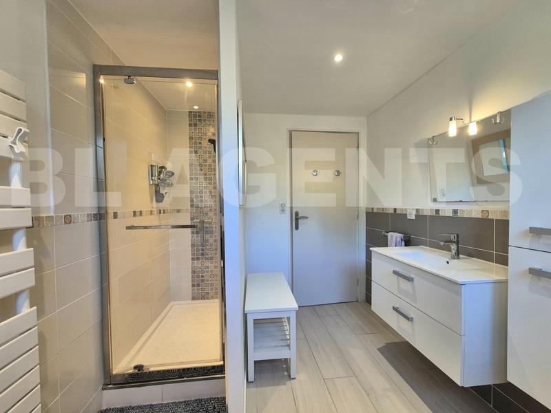 Maison - 215 m² - 7 pièces