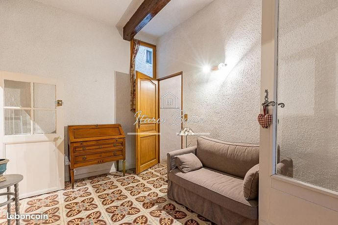 Maison - 238 m² - 9 pièces