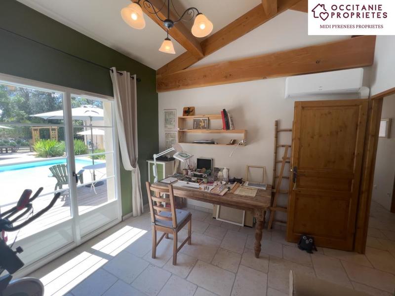 Propriété - 345 m² - 9 pièces