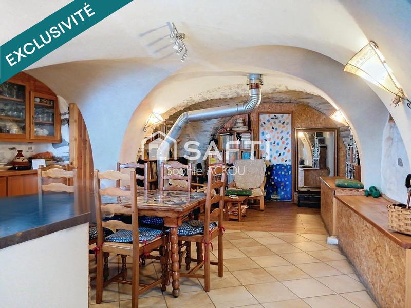 Maison - 264 m² - 12 pièces