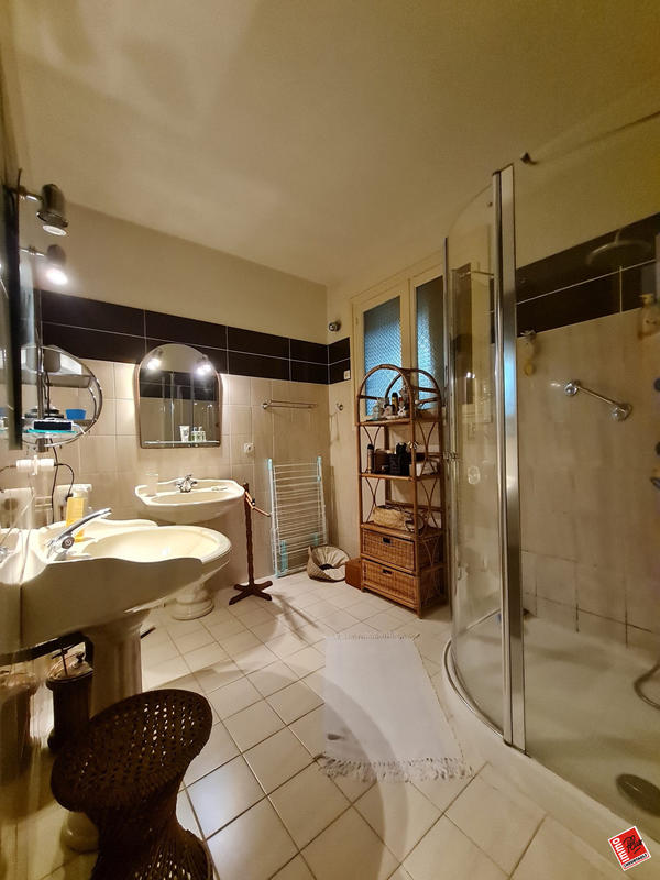 Appartement - 120 m² - 5 pièces