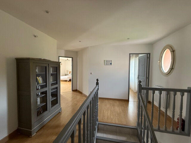 Maison - 218 m² - 8 pièces