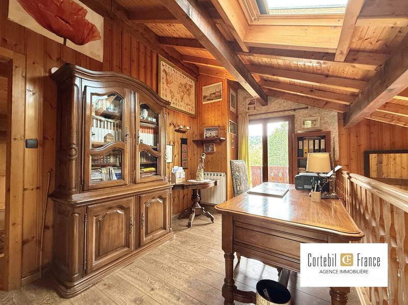 Châlet - 248 m² - 8 pièces