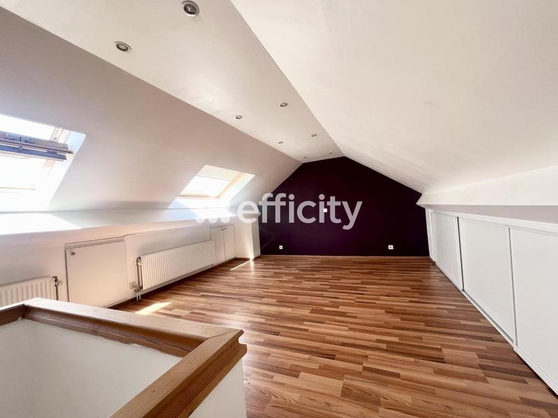 Maison - 205 m² - 7 pièces