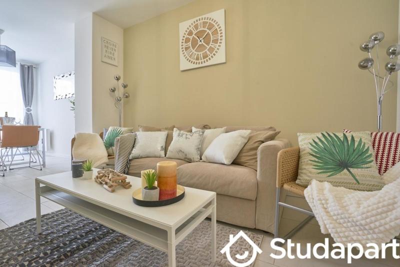 Chambre - 11 m² - 1 pièce