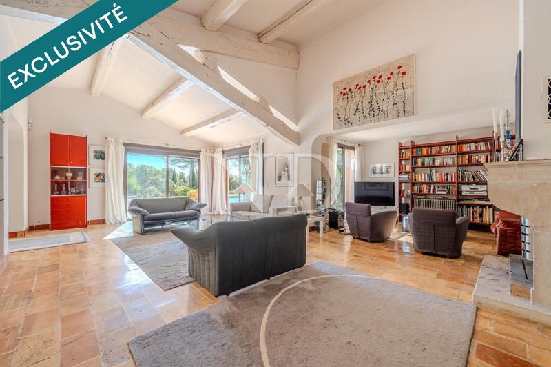 Maison - 377 m² - 12 pièces