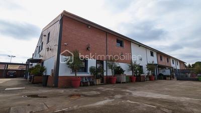 Immeuble - 1 900 m² - 30 pièces