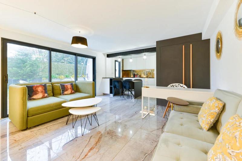 Maison - 450 m² - 21 pièces