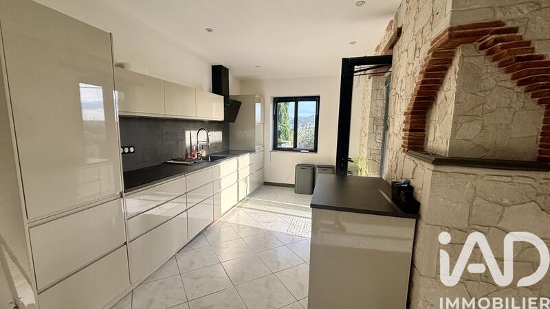 Maison - 140 m² - 5 pièces