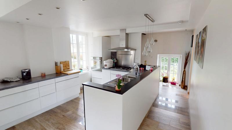 Maison - 345 m² - 12 pièces