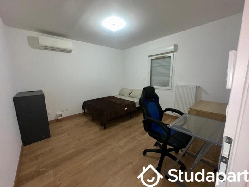 Chambre - 11 m² - 1 pièce