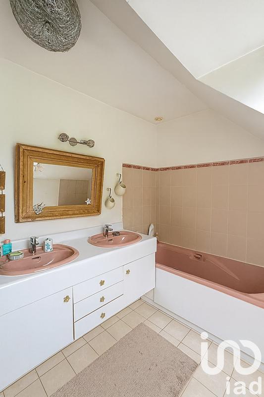 Maison - 202 m² - 7 pièces