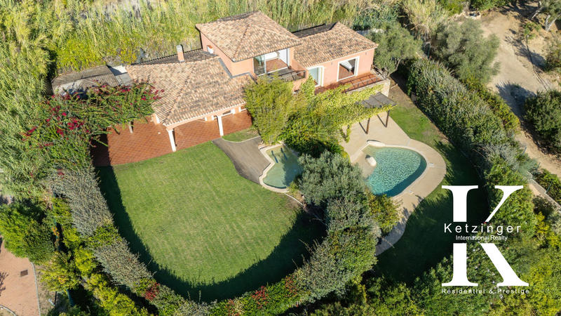 Villa - 256 m² - 6 pièces