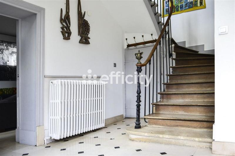 Maison - 260 m² - 8 pièces