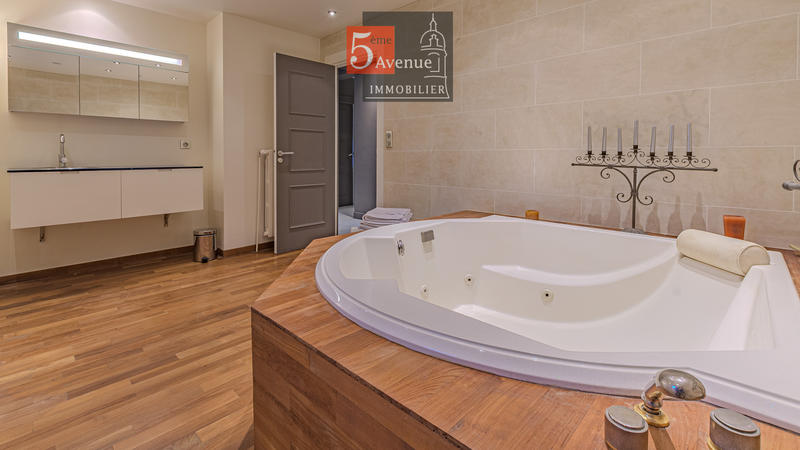 Maison - 400 m² - 8 pièces