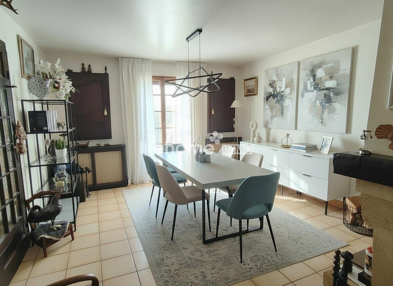 Maison - 253 m² - 8 pièces